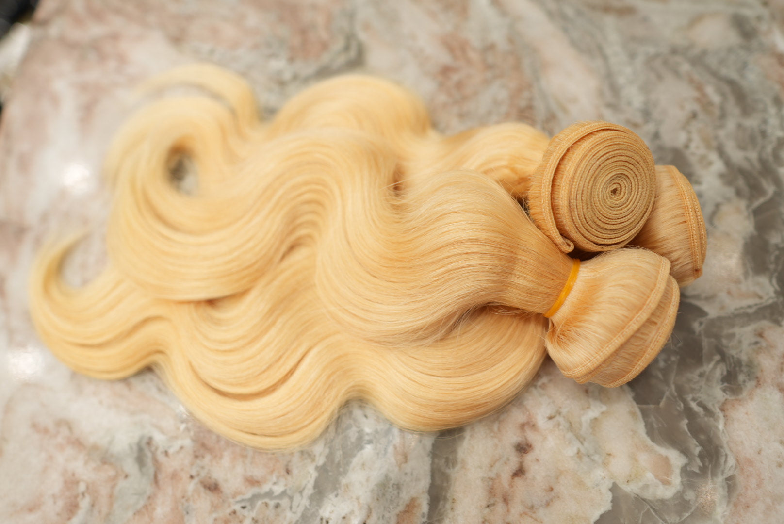 BRAZILIAN BLONDE BODY WAVE